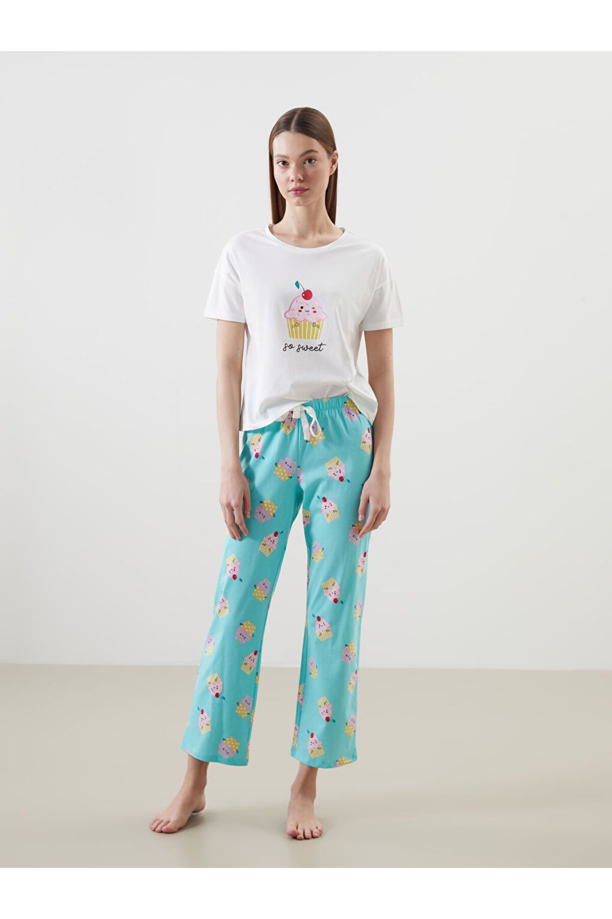 LC Waikiki Yeni Sezon Bisiklet Yaka Baskili Kadin Pijama Takimi - S5EB95Z8