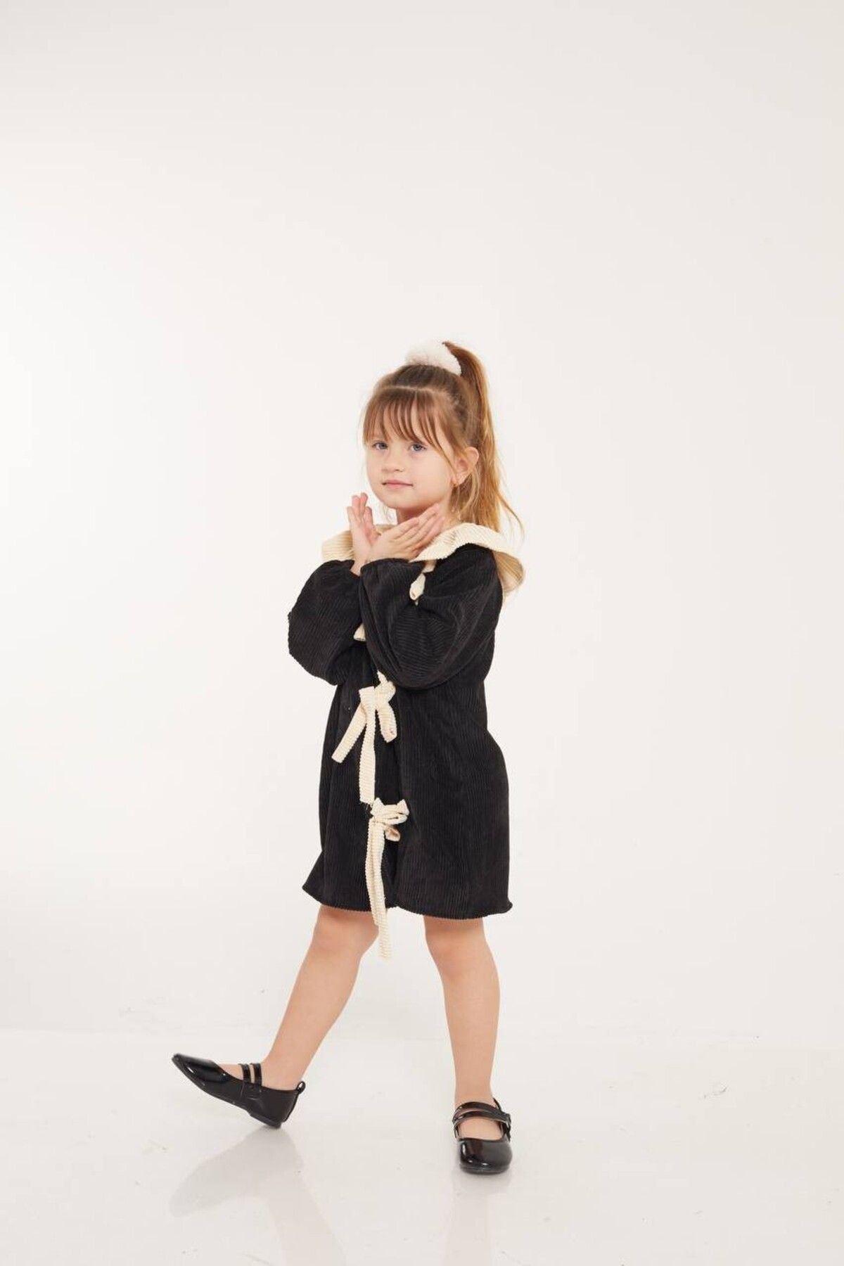 le petit sole-Girl's Velvet Dress with Collar Detail 3