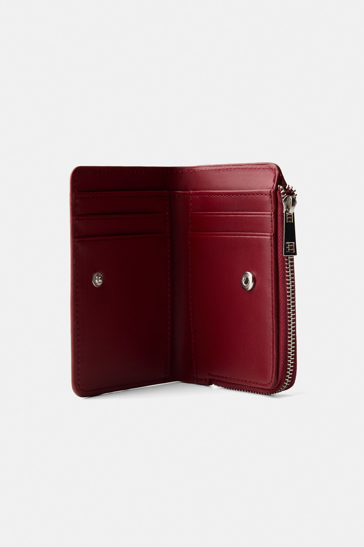 Bershka  Kabartmalı desenli suni rugan yüzeyli cüzdan - Görsel 4