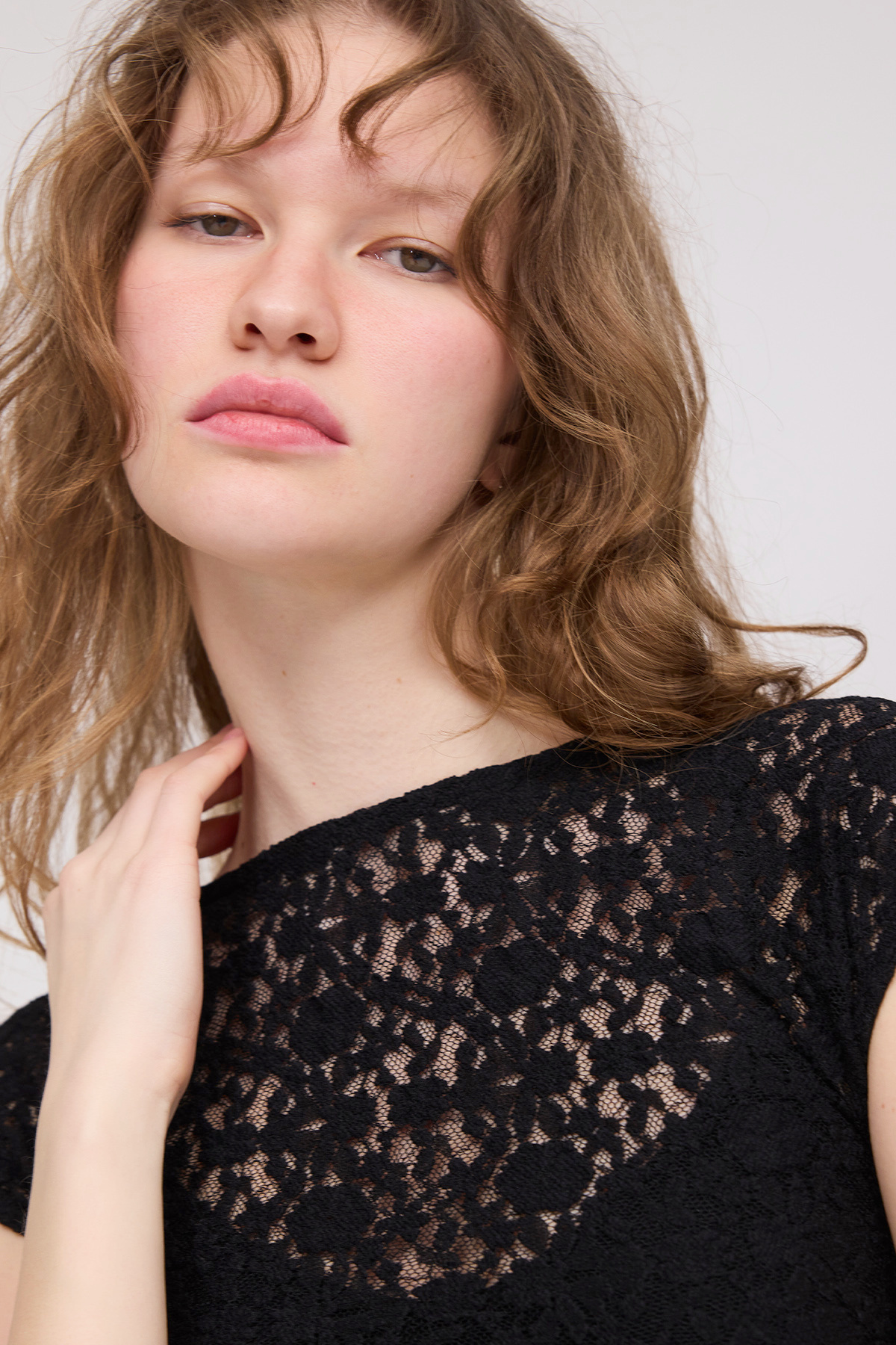 Addax-Transparent Low-Cut Blouse - B1635 3