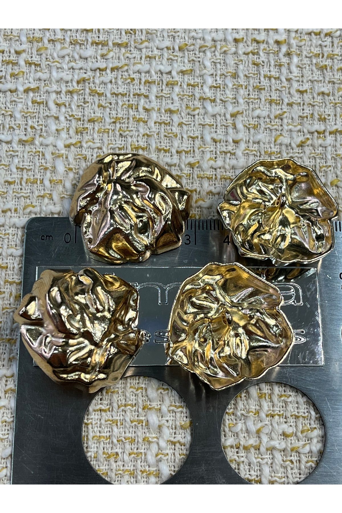ODDA TASARIM ATÖLYESİ-Extra Large Z.A.R.A Model Gold 4-Piece Button Set - 3cm 4