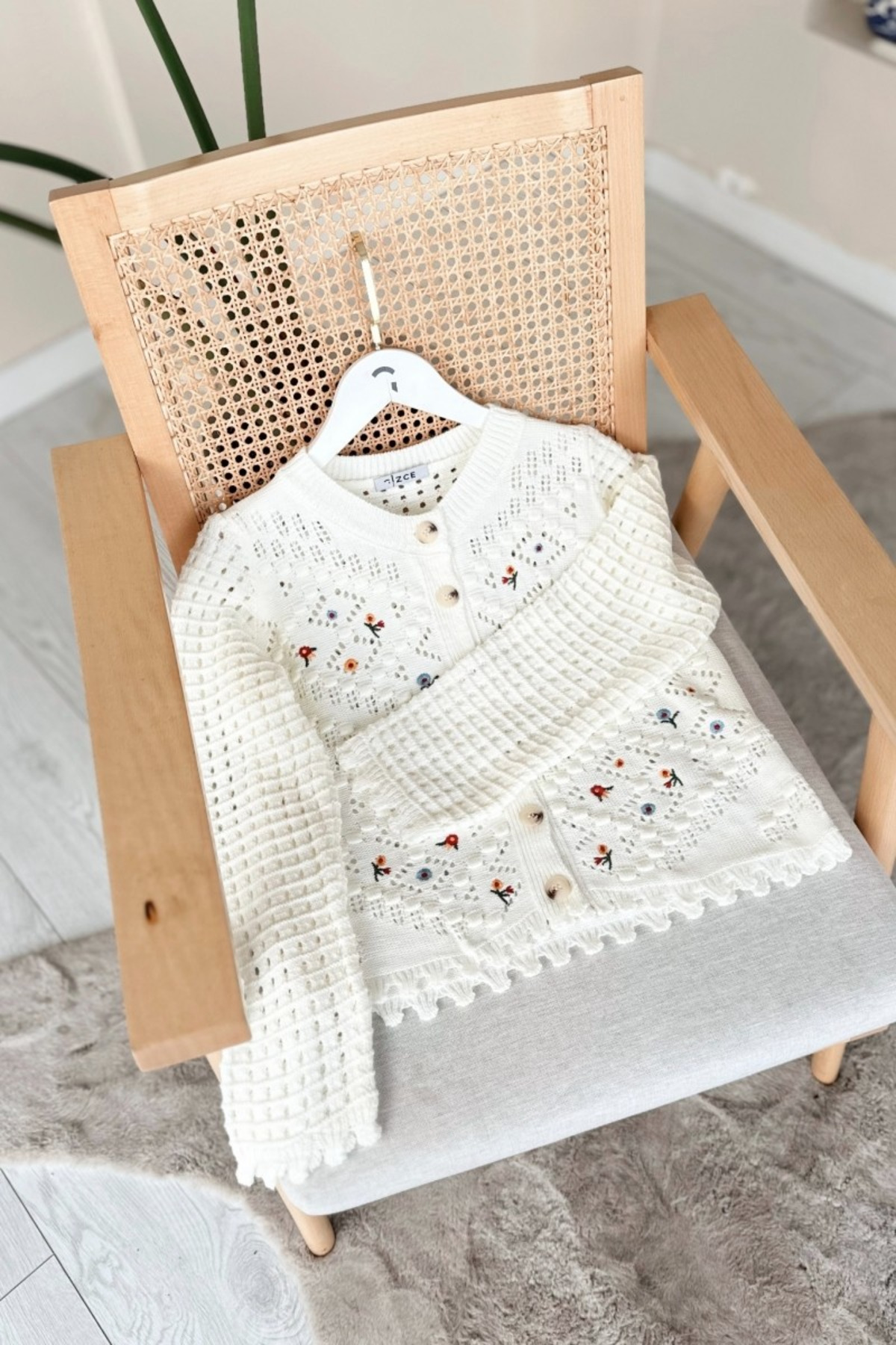 ASUDE TESETTÜR  Kamelya Örgü Gri Hırka - Görsel 3