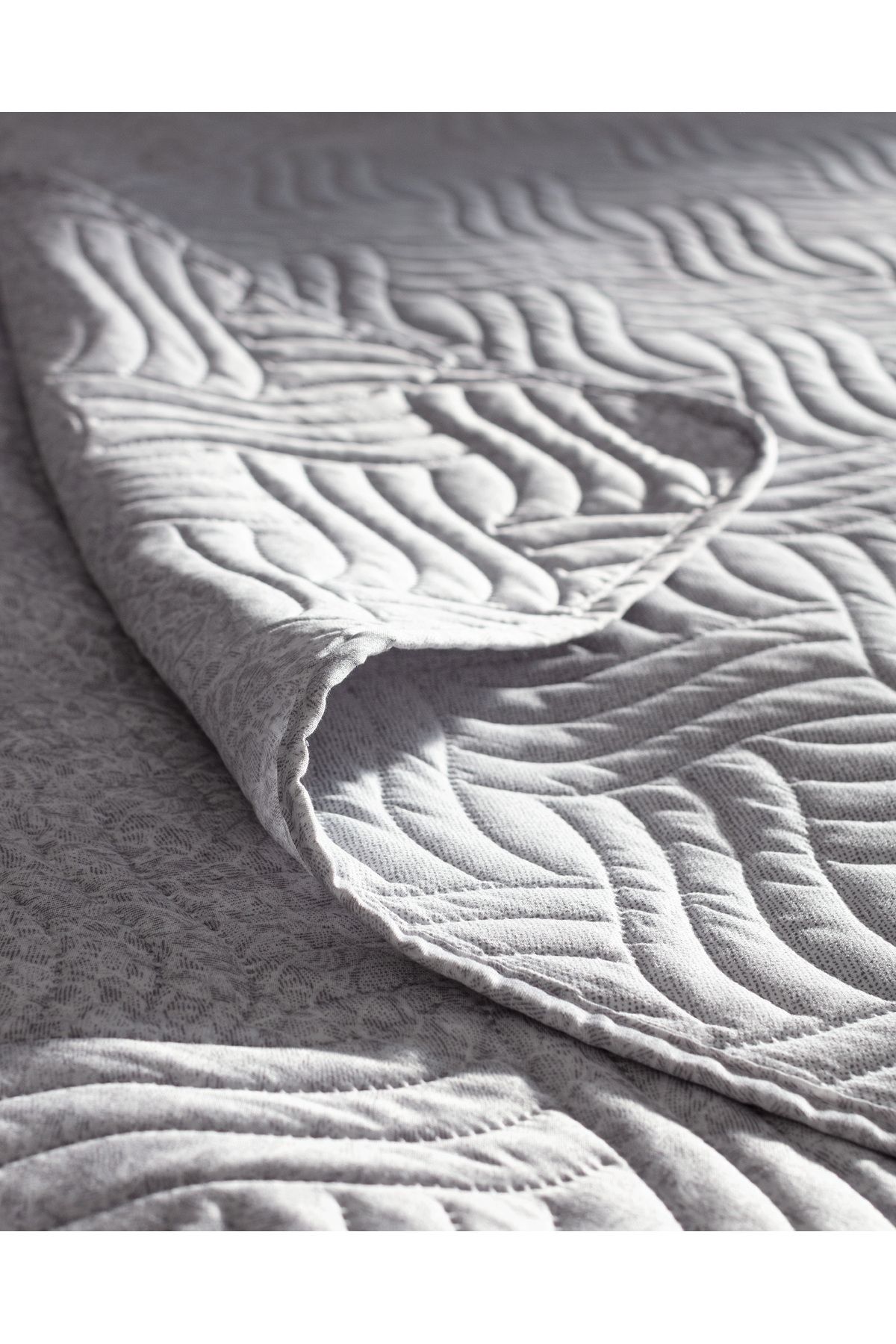 Madame Coco-Grelot King Size Printed Bedspread - Gray 6