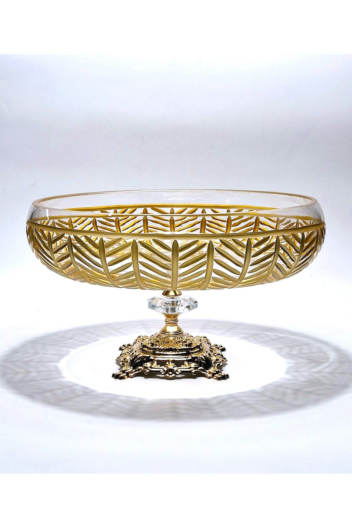 Kristal Market-Cut Out Crystal Decor Gold Footed Glass Bowl 1