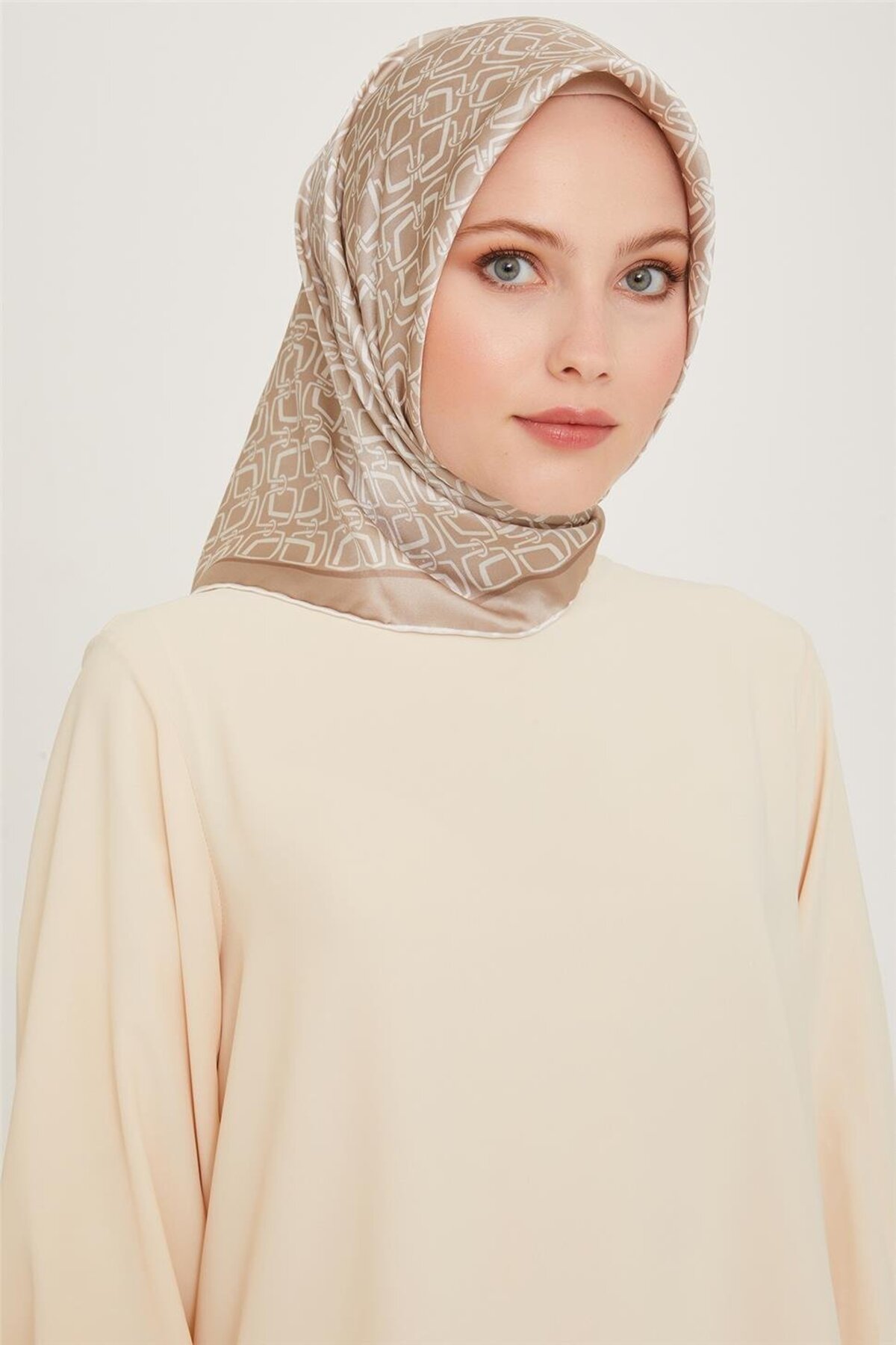 Klasik Desenli Sura Saf İpek Eşarp 9248D 80 80