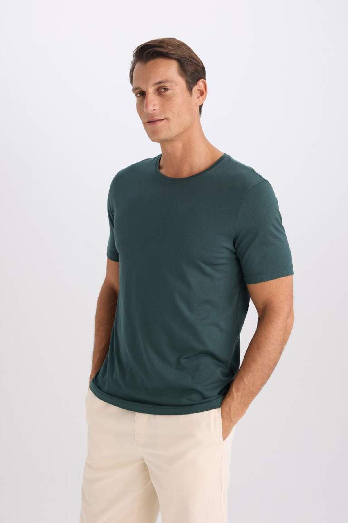 DeFacto Yeni Sezon Slim Fit Dar Kesim Bisiklet Yaka Modal Karışımlı Pamuklu Basic Düz Kısa