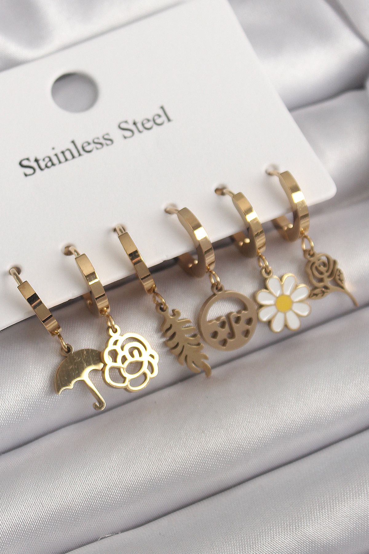 BZK ACCESSORİES 316L Çelik Gold Renk Sallantı Çiçek Model Kadın Küpe Seti