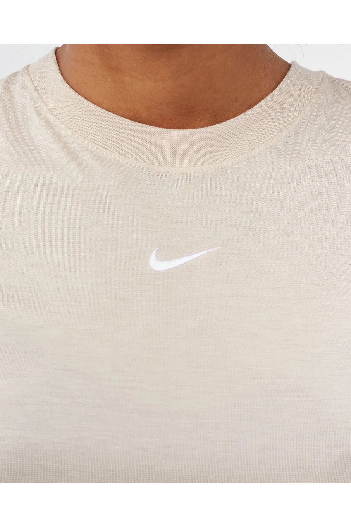 Nike-تي شيرت نسائي من Sportswear Essential Crop Cream 3