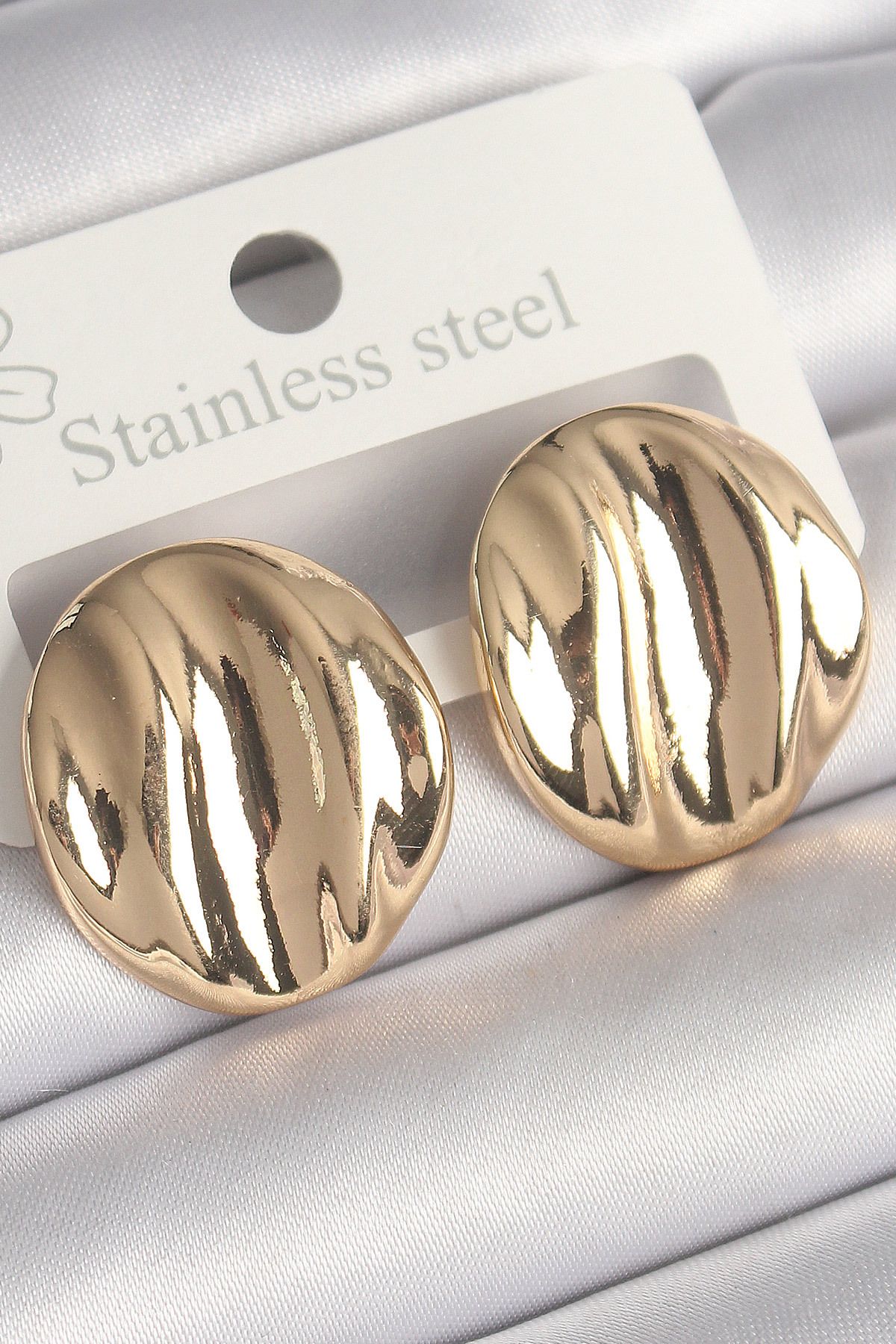 New Things Pirinç Gold Renk İşlemeli Daire Plaka Model Kadın Küpe