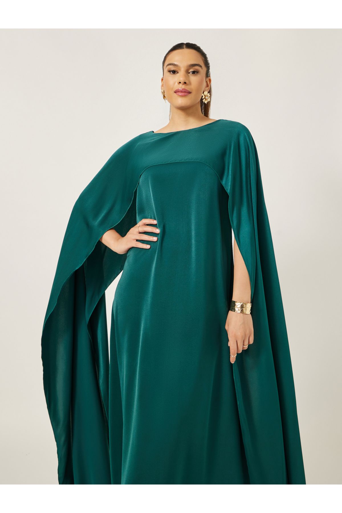 Styli-Solid Cape Sleeve Round Neck Maxi Dress 3