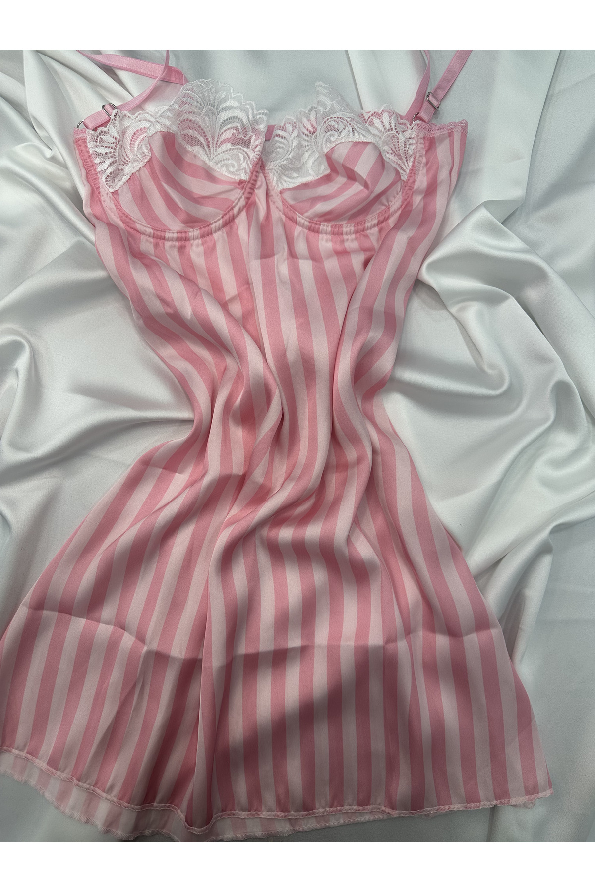 BTS ŞEKER PEMBE ÇİZGİLİ SATEN MİNİ GECELİK