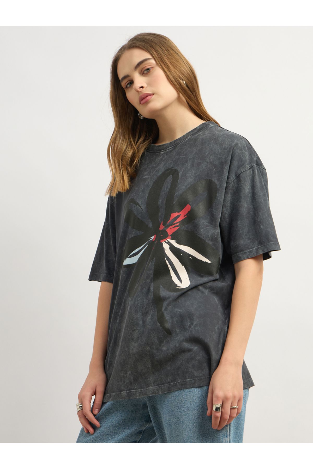 Styli-Graphic Print Round Neck Oversized T-Shirt 3