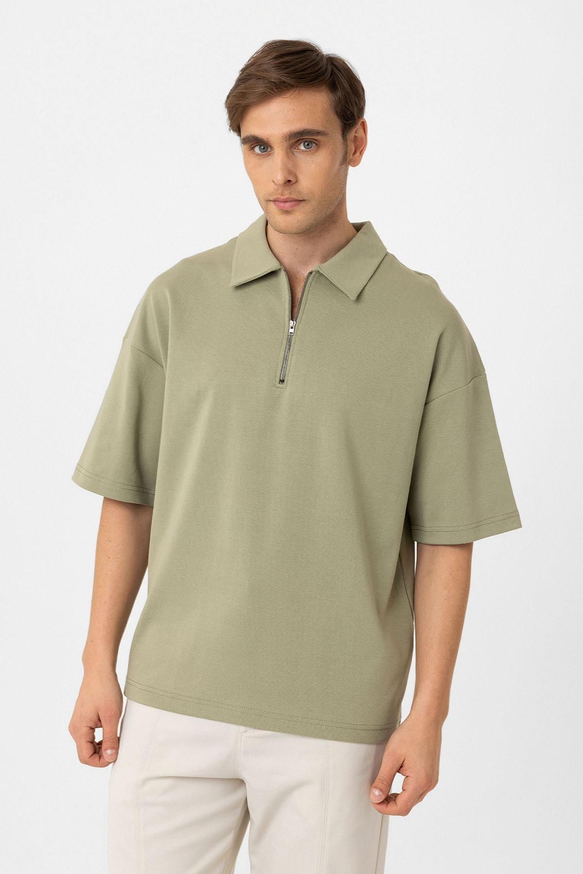 Antioch-Khaki Oversize Polo Neck Zippered Men's T-Shirt 1