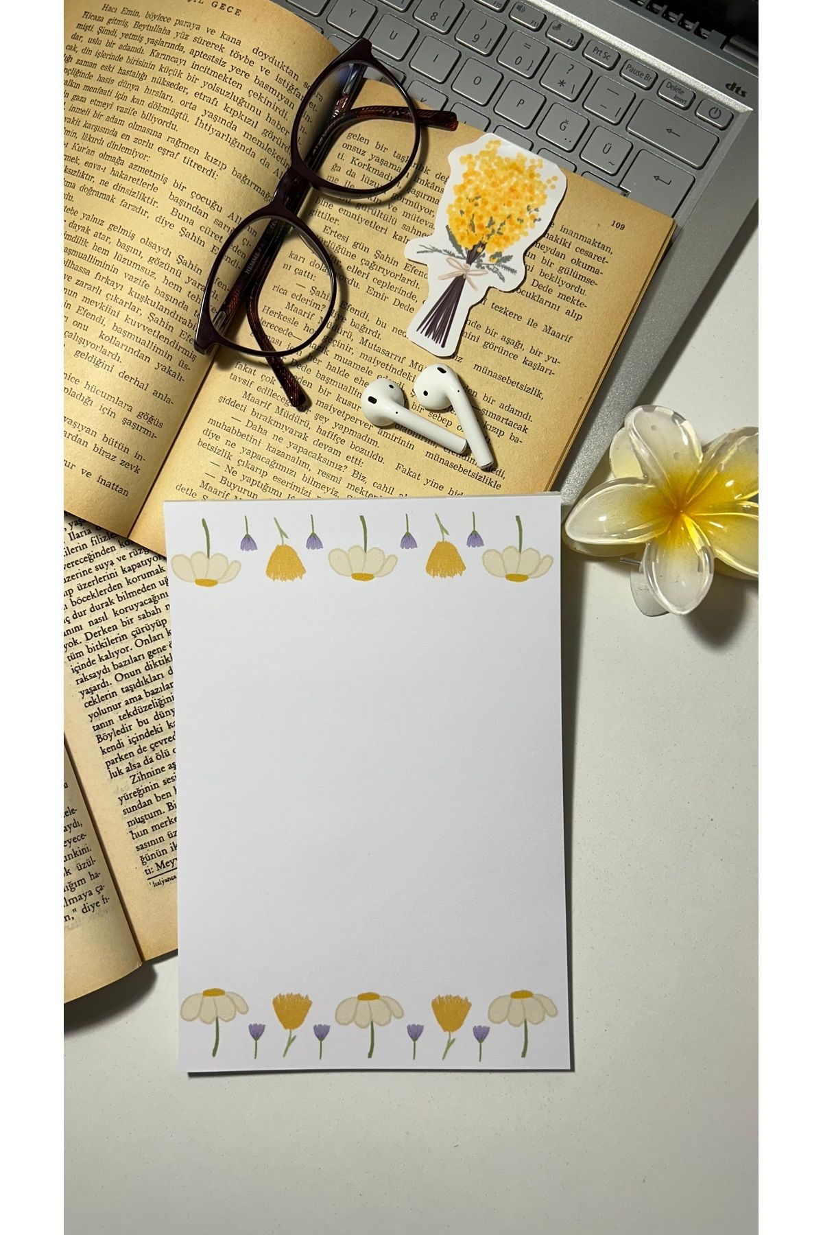 Handeto Kraft-Daisy and Purple Flower Notepad Check Pluck Notebook, Glue Memo Pad, A5 Notebook, Unlined Notepad 3