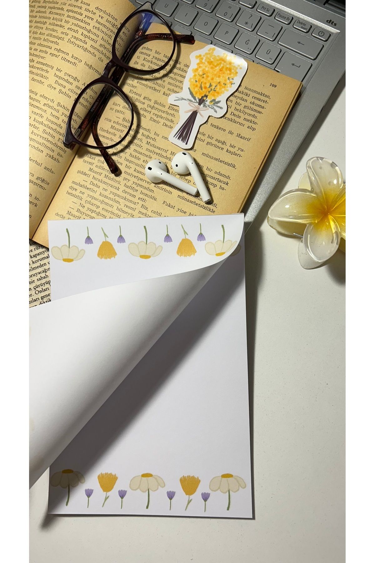 Handeto Kraft-Daisy and Purple Flower Notepad Check Pluck Notebook, Glue Memo Pad, A5 Notebook, Unlined Notepad 5