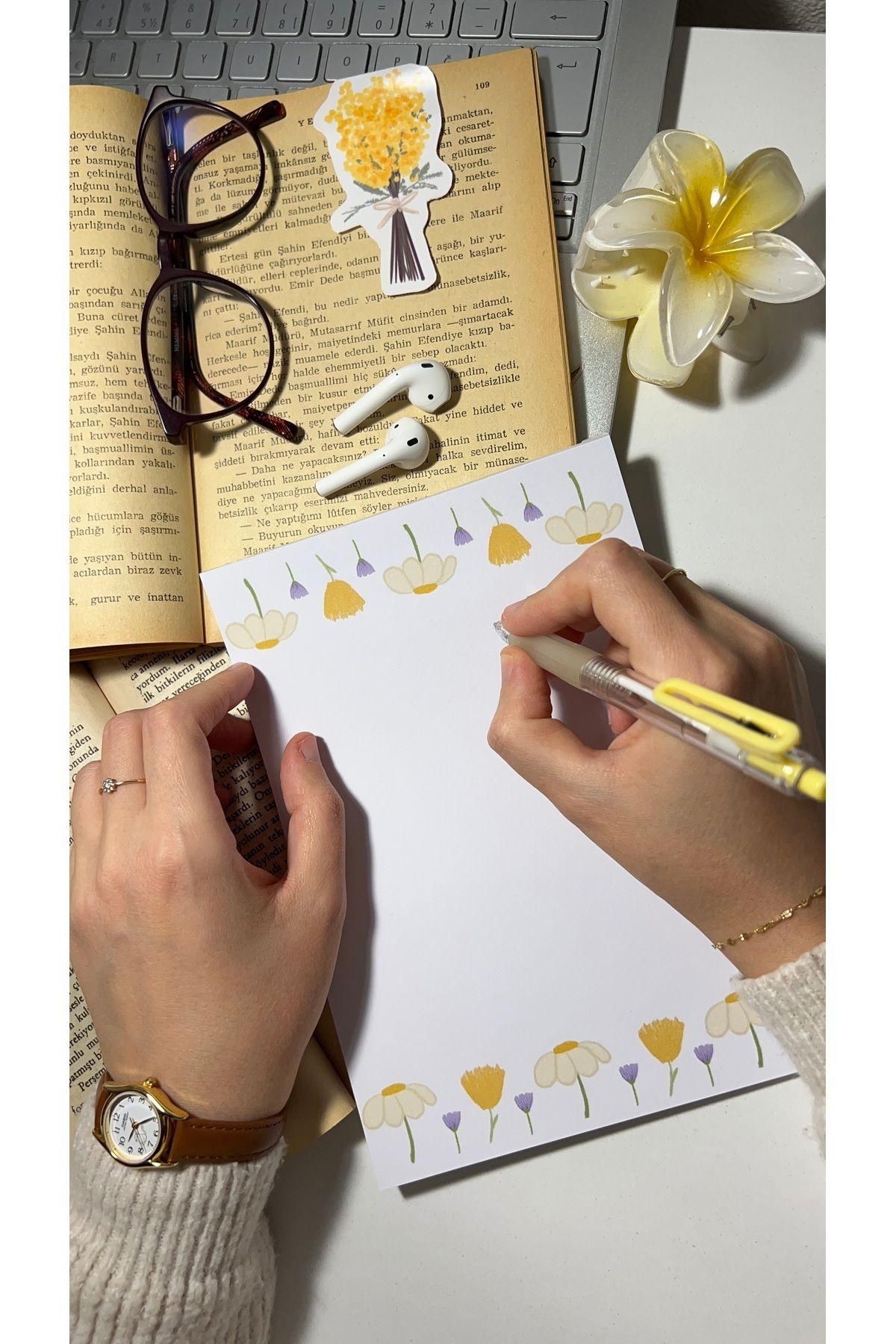Handeto Kraft-Daisy and Purple Flower Notepad Check Pluck Notebook, Glue Memo Pad, A5 Notebook, Unlined Notepad 2