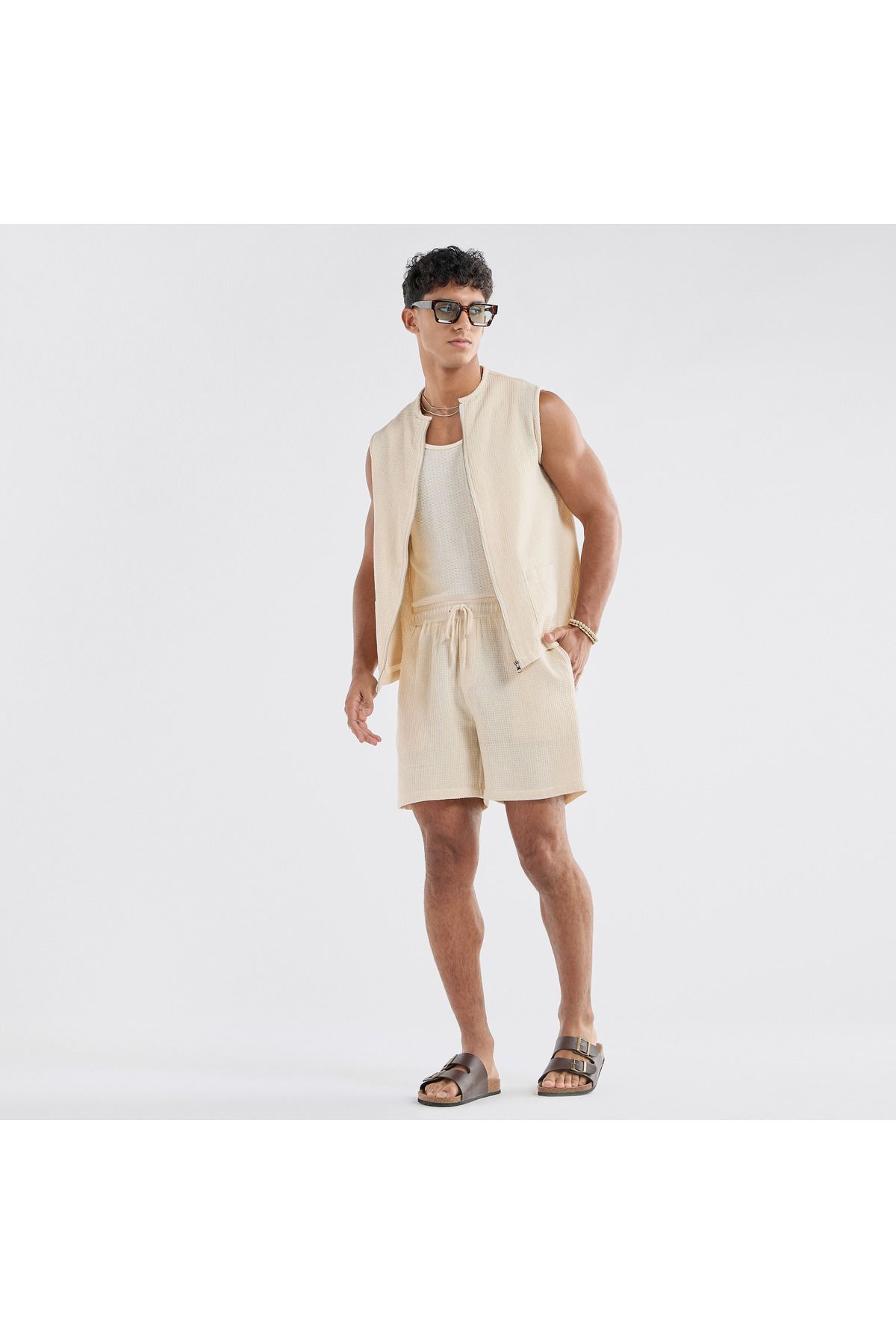 FAV-Textured Shorts With Drawstring Closure And Pockets 2