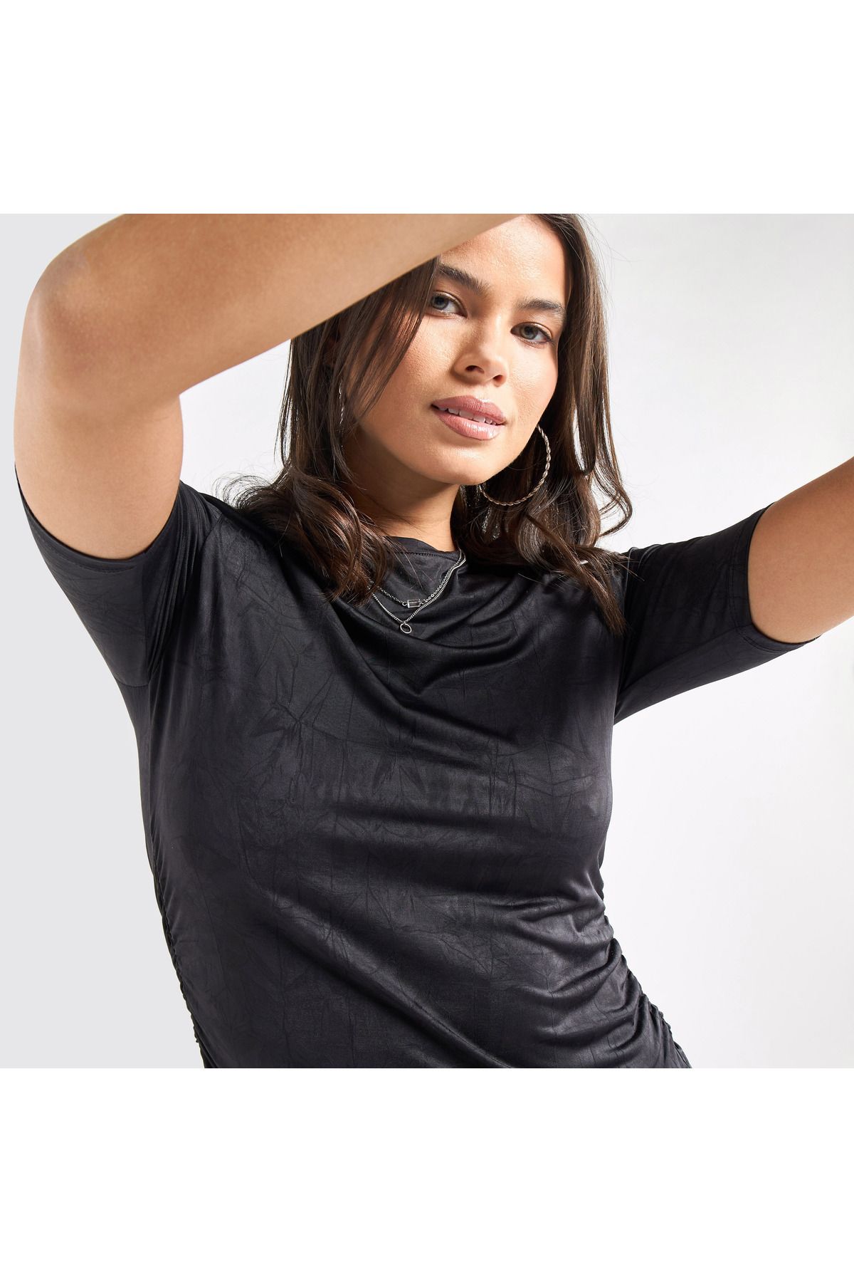 FAV-Textured Crew Neck Top With Short Sleeves And Ruched Detail 4