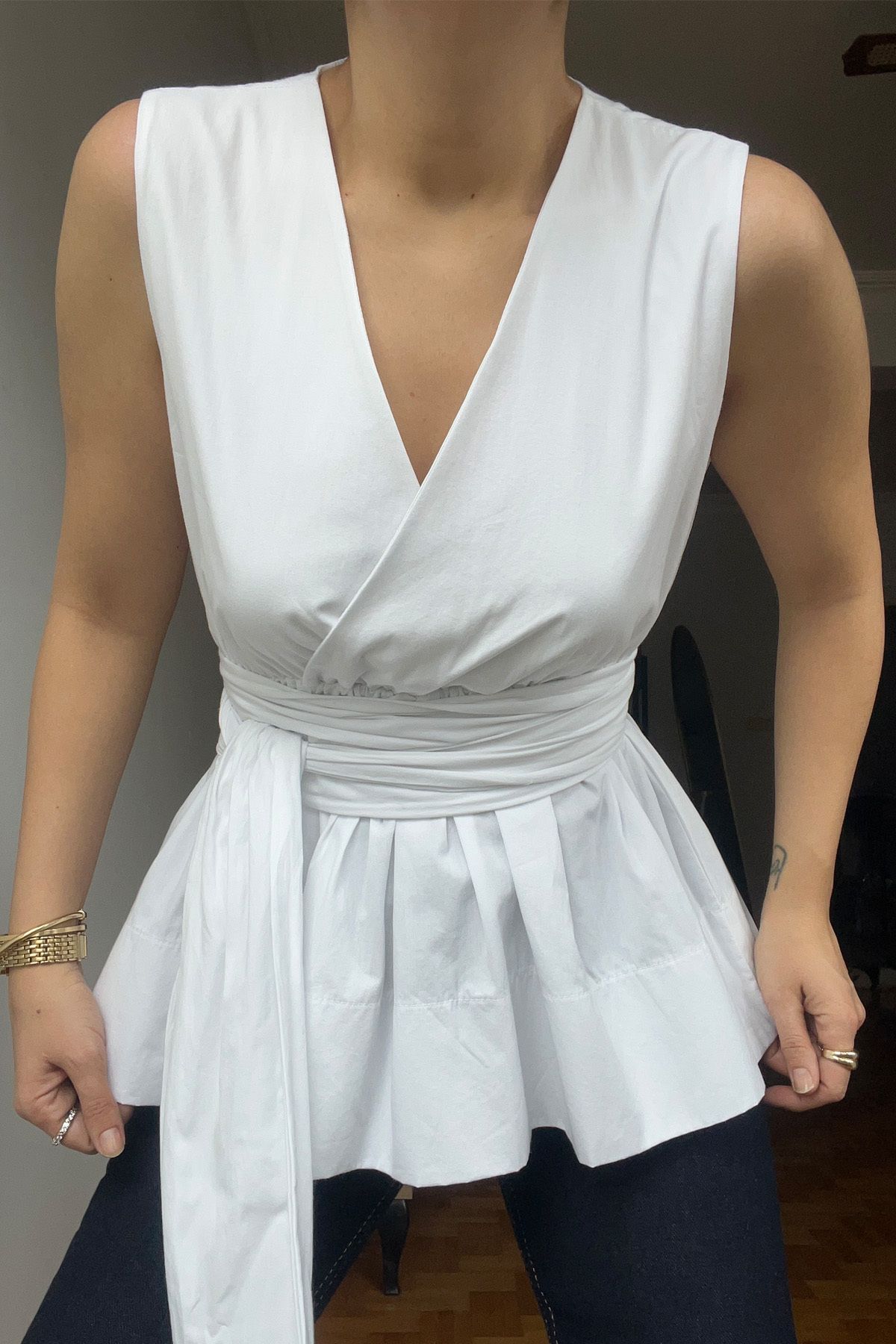 Seda Yalçın Atelier-Bluză albă de marcă cu mâneci zero din popelin cu detaliu de șireturi 4