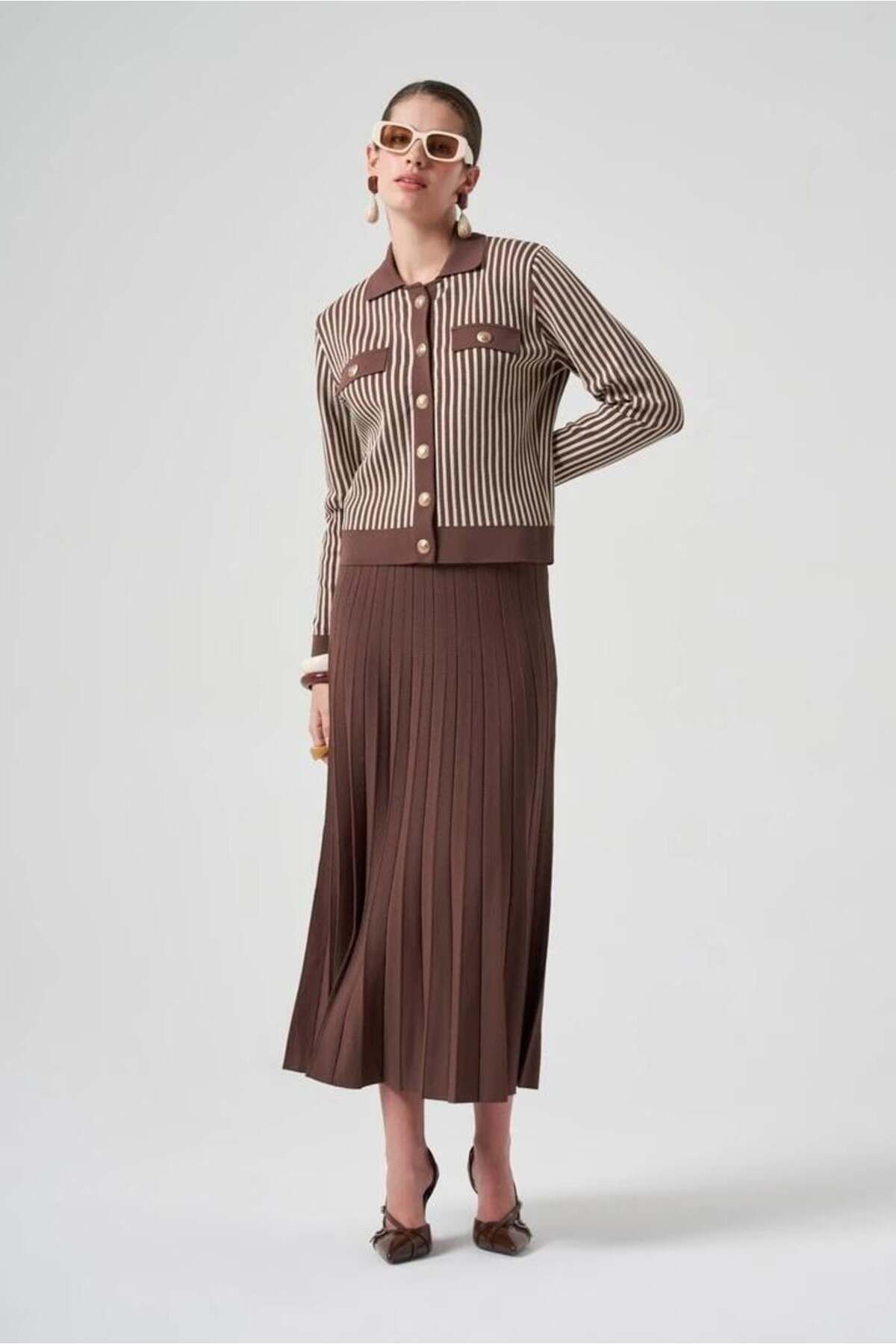 Nuss-Mercerized Suit with Cardigan, Upright Stripe and Pleat Skirt 2