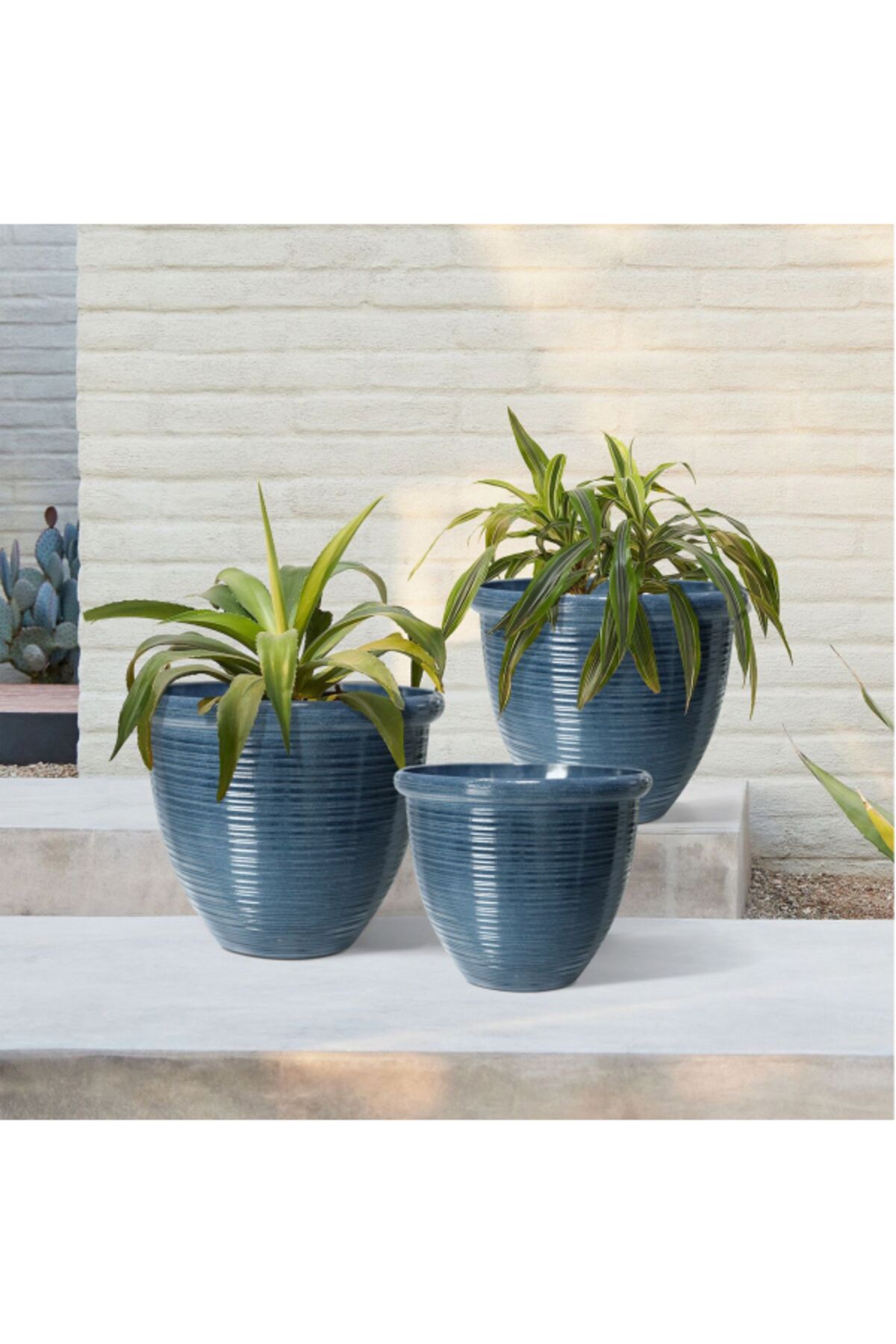 SERENE-Durable and Elegant Design Round Resin Planter 2