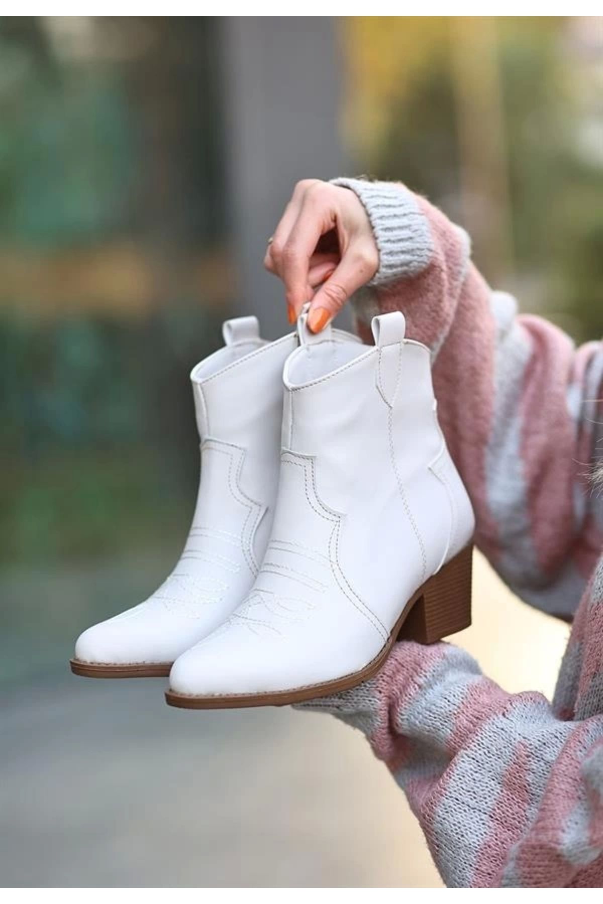 FASHIONLINE-Akver Beige Leather Heeled Boots 3