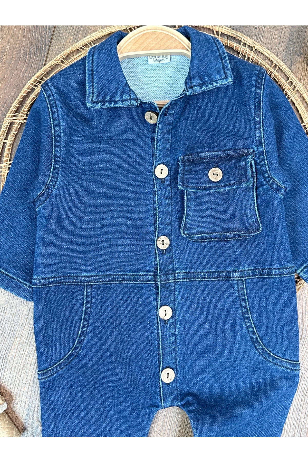 Genel Markalar Premium Kalite Yumuşak Doku Önden Düğmeli Esnek Geniş Kalıp Unisex Örme Kot Bebek Tulum fotoğrafı 4 (önizleme)