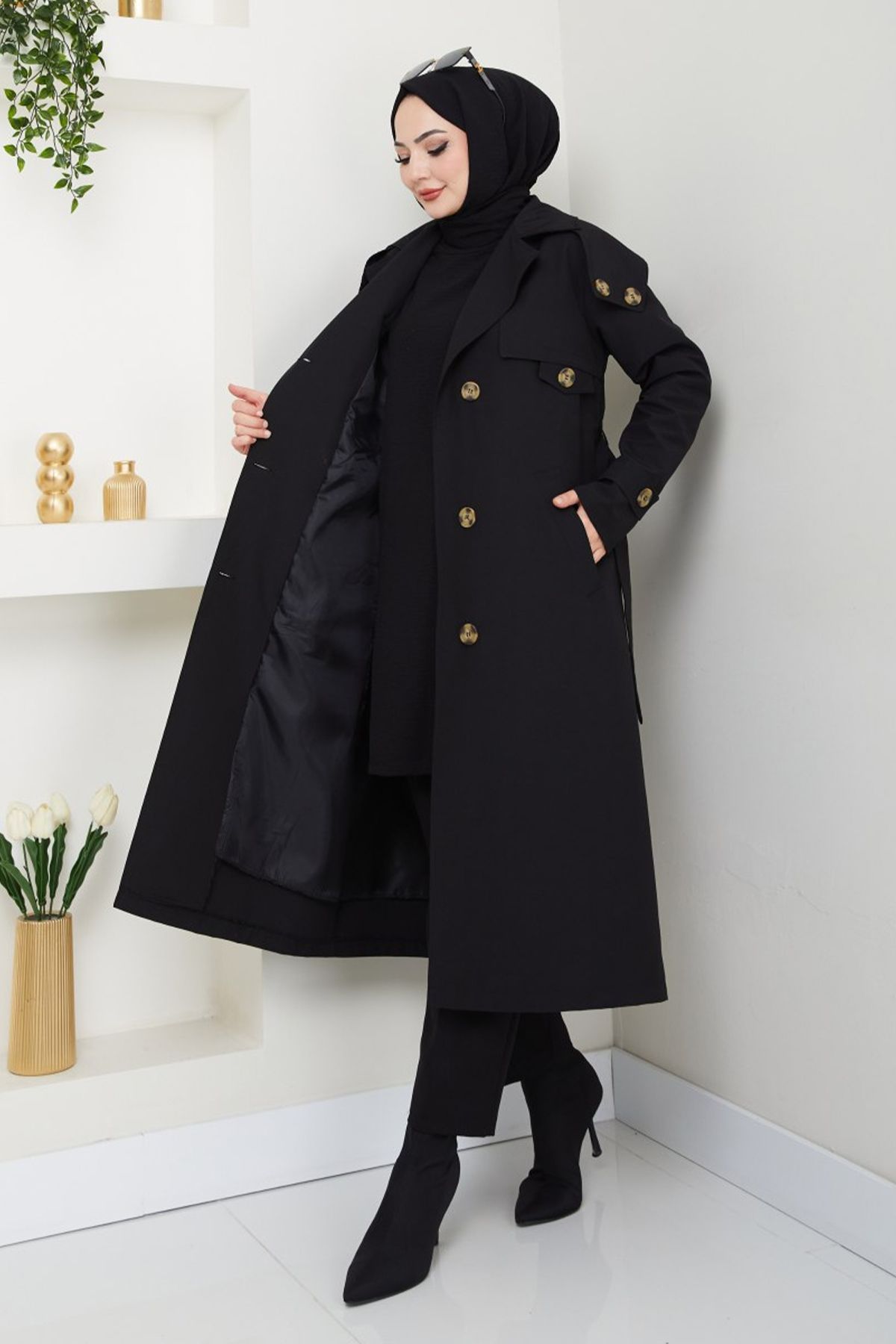 InStyle-Lined Black Trench Coat with Epaulettes on the Shoulders 3