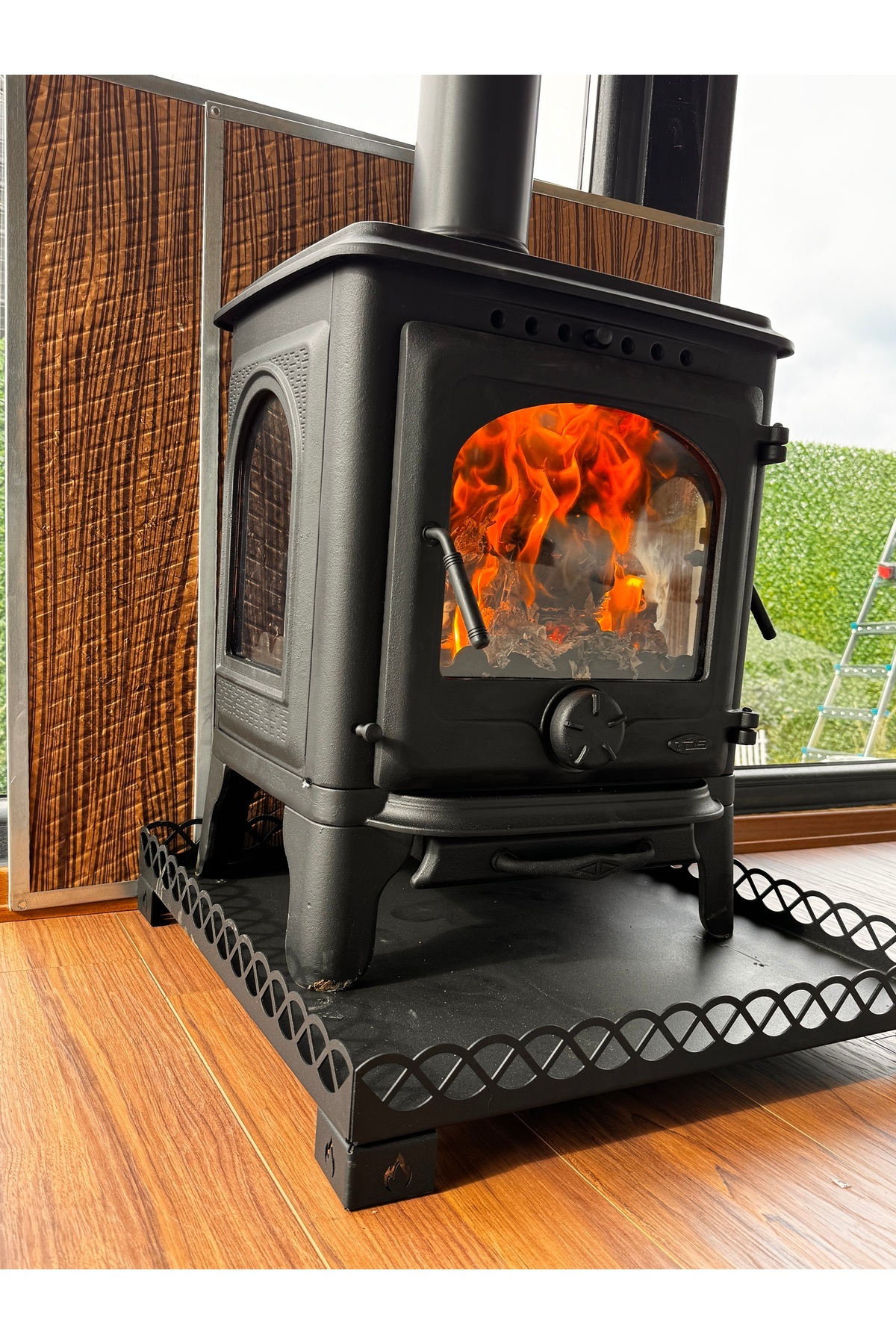 UDS UZMAN DÖKÜM ŞÖMİNE SOBA 057-B