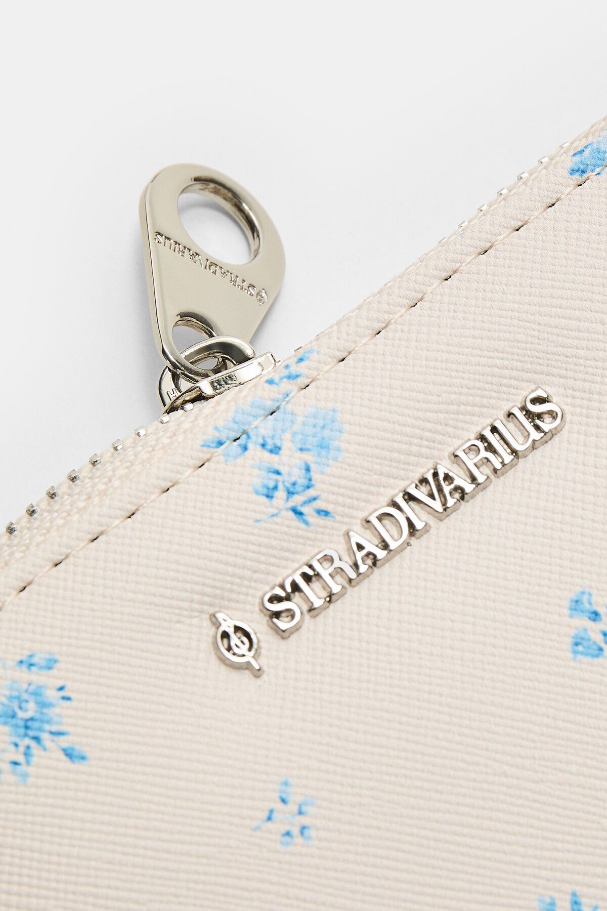 کِیف پول طراحی شیک و مقاوم با نگهداری آسان Stradivarius