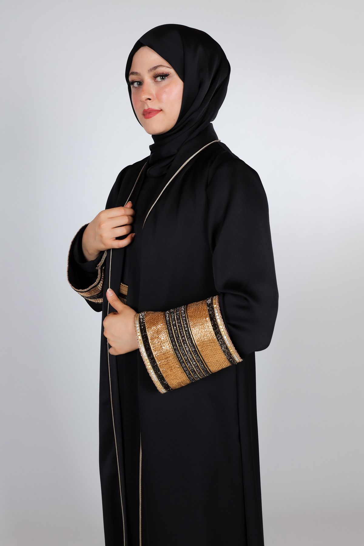 HARİKA WEAR-Luxury Black Abaya - Gold Detailed, Traditional and Modern Design 2