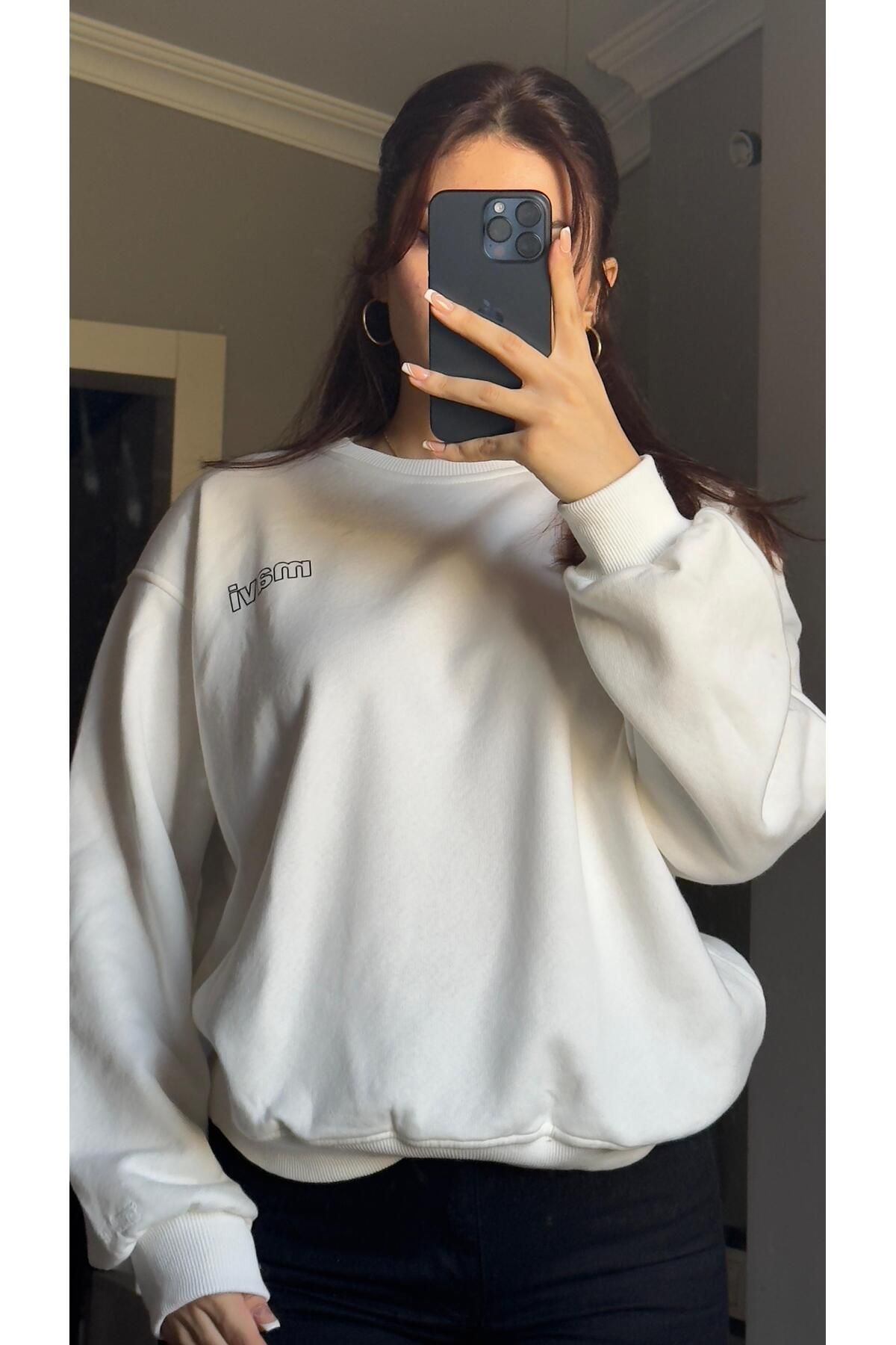 Qenz-White 3 Thread Sweatshirt 1