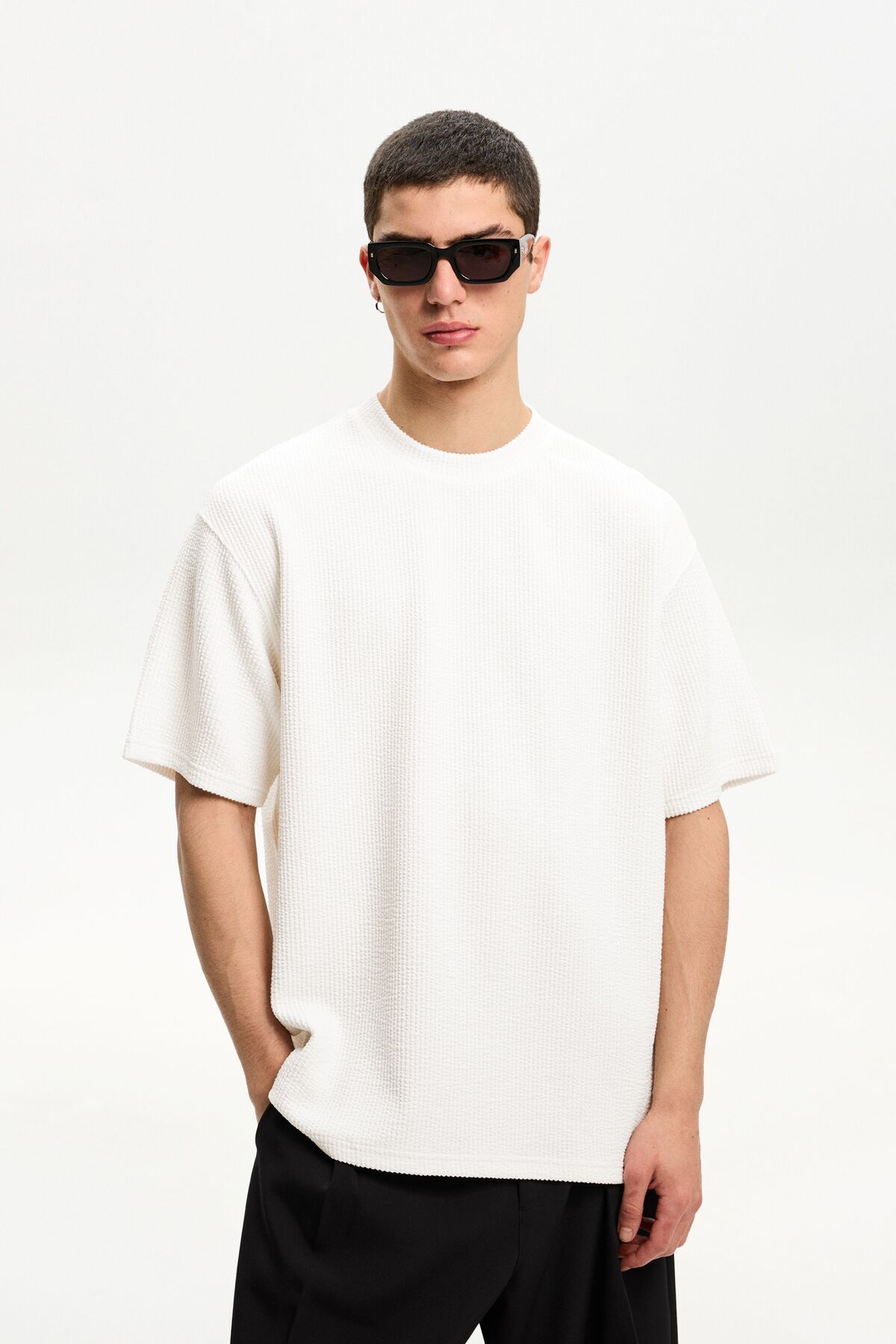 تی شرت آستین کوتاه و چشمه Bershka