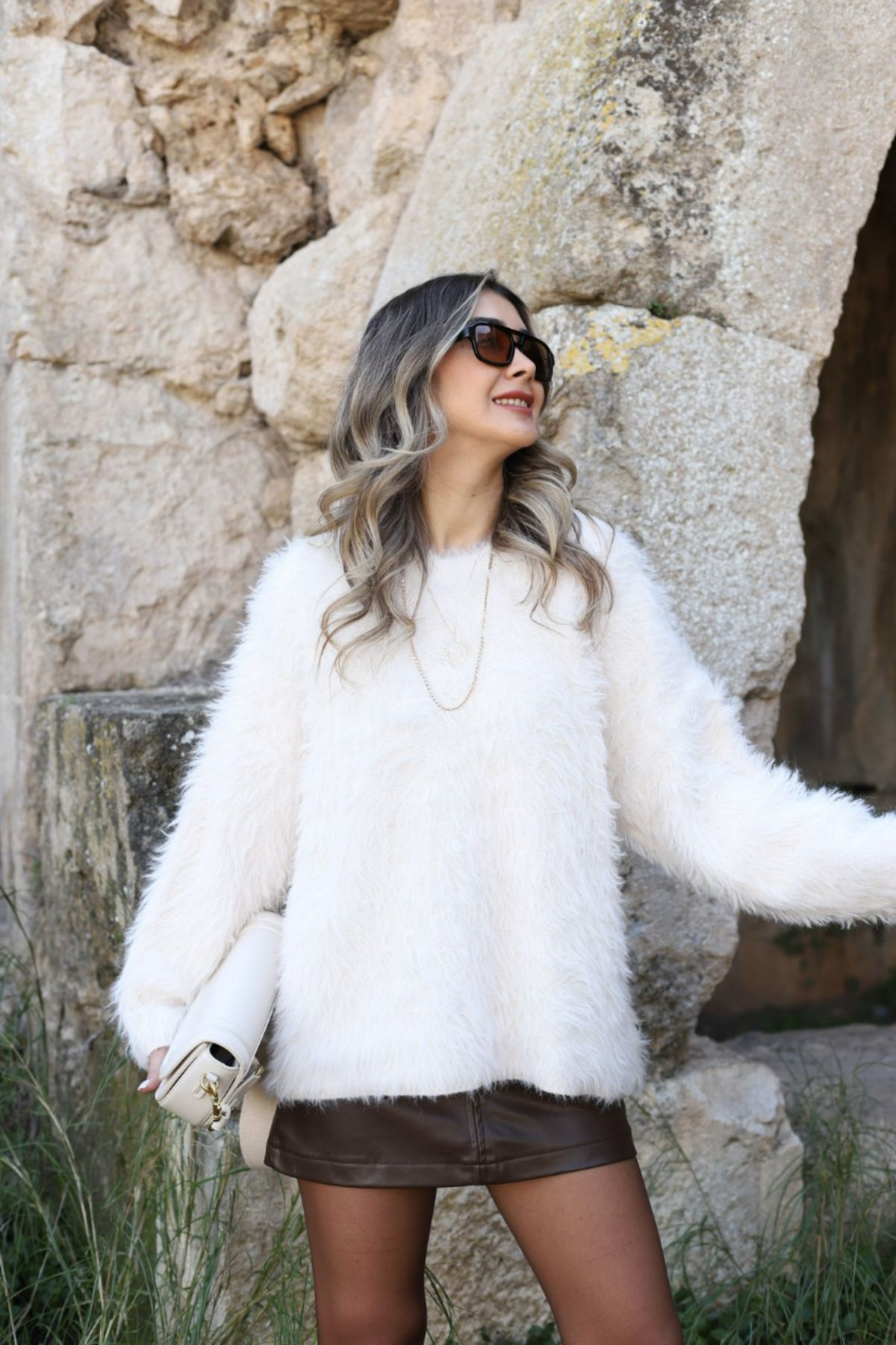 bytugcekaya-White Standard Size Feathered Sweater 3