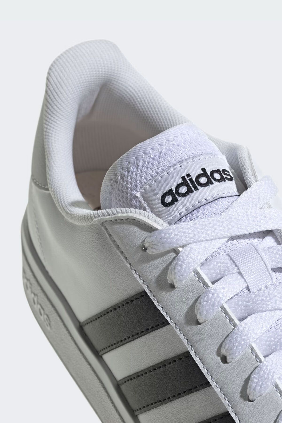 اسنیکر سفید مردانه و زنانه کورت بزرگ TD کفش ورزشی adidas