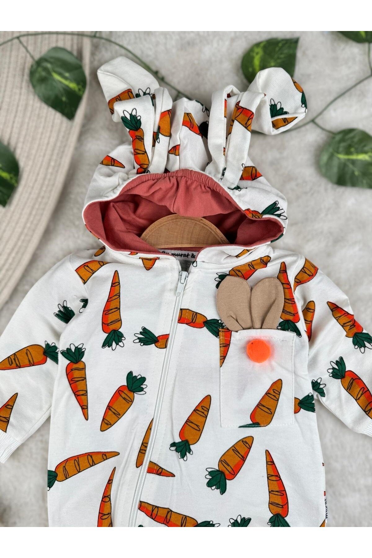 Minizade-Unisex Jumpsuit with Rabbit Ears and Carrot Pattern 4
