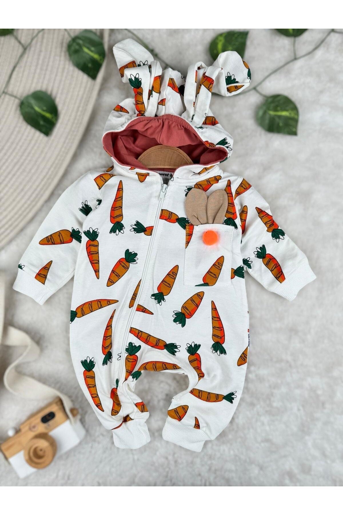 Minizade-Unisex Jumpsuit with Rabbit Ears and Carrot Pattern 3