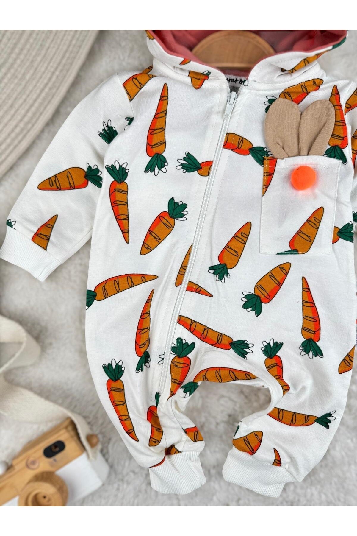 Minizade-Unisex Jumpsuit with Rabbit Ears and Carrot Pattern 5