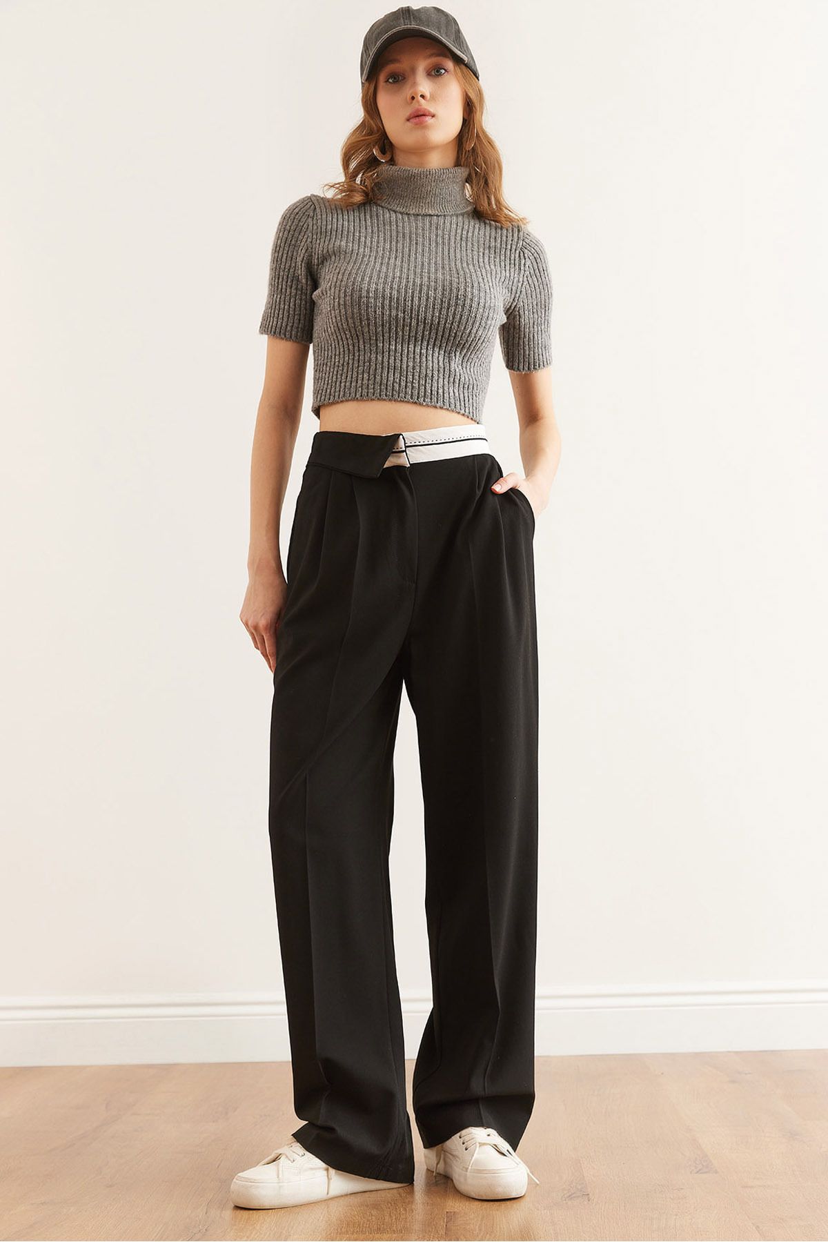 Olalook-Schwarze Polyviscose-Damenhose mit Taschen und Falten, weitem Bein PNT- 19000303 1
