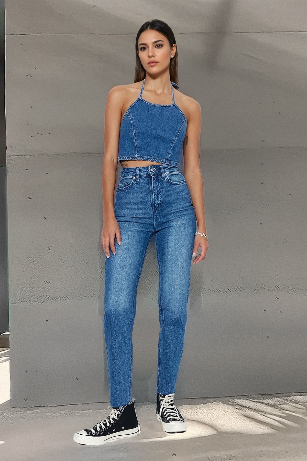 Trendyol Collection Kék, strapabíróbb, magas derekú karcsú Mom Jeans TWOSS23JE00094
