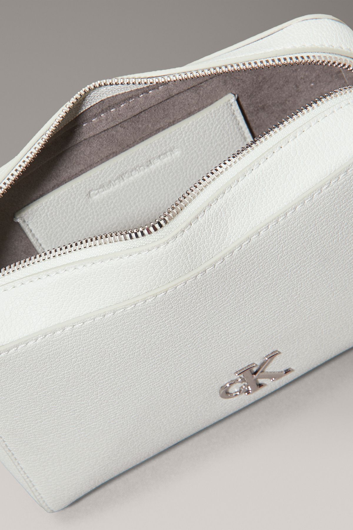 Calvin Klein-Minimal Monogram Ew Camera Bag - Stylish and Convenient Design 3