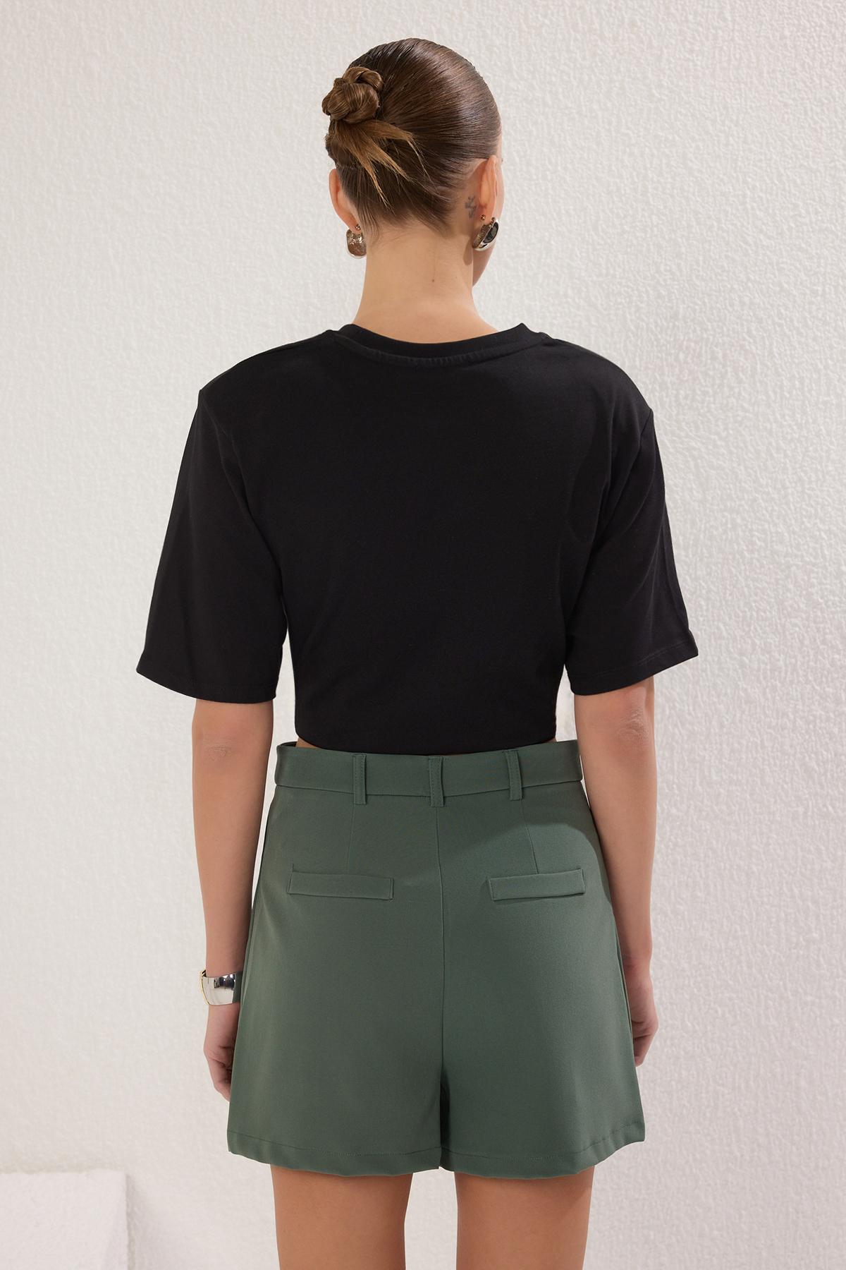 Trendyolmilla  Yeşil Nervür Detaylı Dokuma Şort TWOSS23SR00079 - Görsel 4