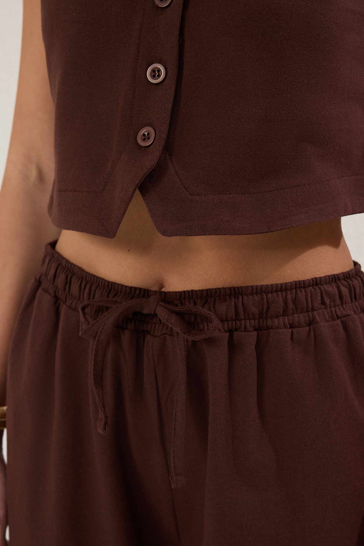 Trendyolmilla  Kahverengi Düz Regular Wideleg/Geniş Paça Örme Alt-Üst Takım TWOSS25AU00061 - Görsel 3