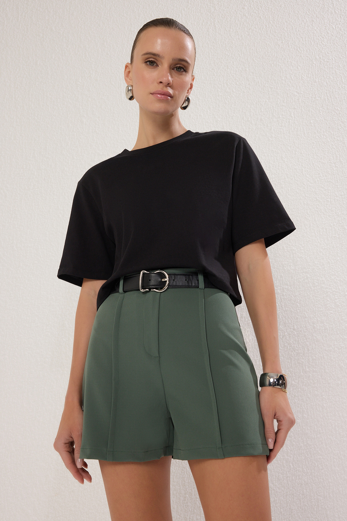 Trendyolmilla  Yeşil Nervür Detaylı Dokuma Şort TWOSS23SR00079 - Görsel 2