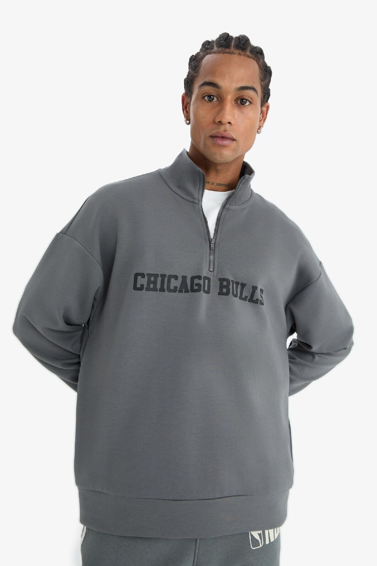 DeFacto-DeFactoFit NBA Chicago Bulls Oversize Wide Fit cipzáras állógallér Skuba Diver Fabric pulóver D 3