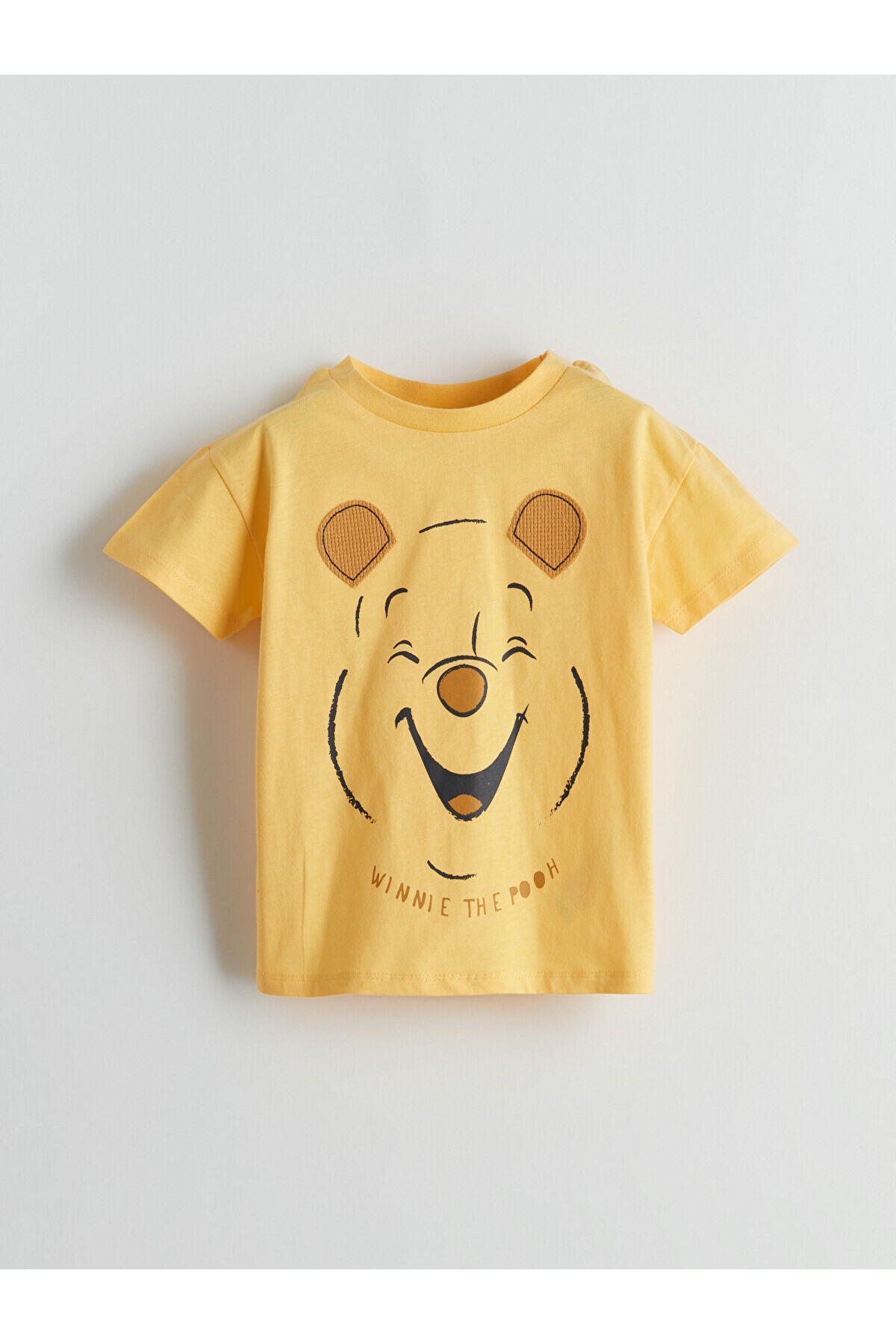 LC Waikiki Nevaa Collection Sarı Winnie The Pooh Baskılı Erkek Bebek Tişört ve Şort 2'li fotoğrafı 4 (önizleme)