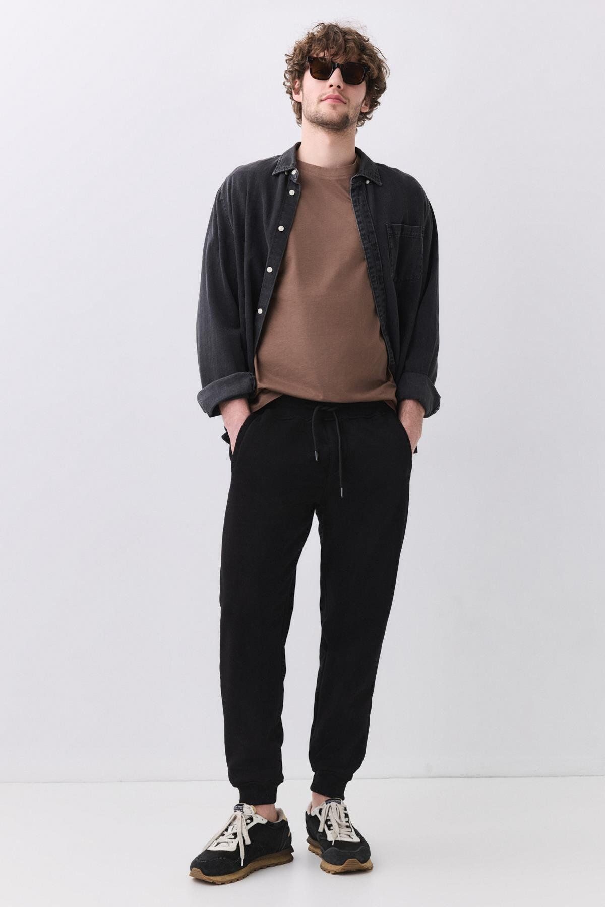 Trendiz-Pantaloni de trening de bază pentru bărbați cu picioare elastice, negri 2041 3