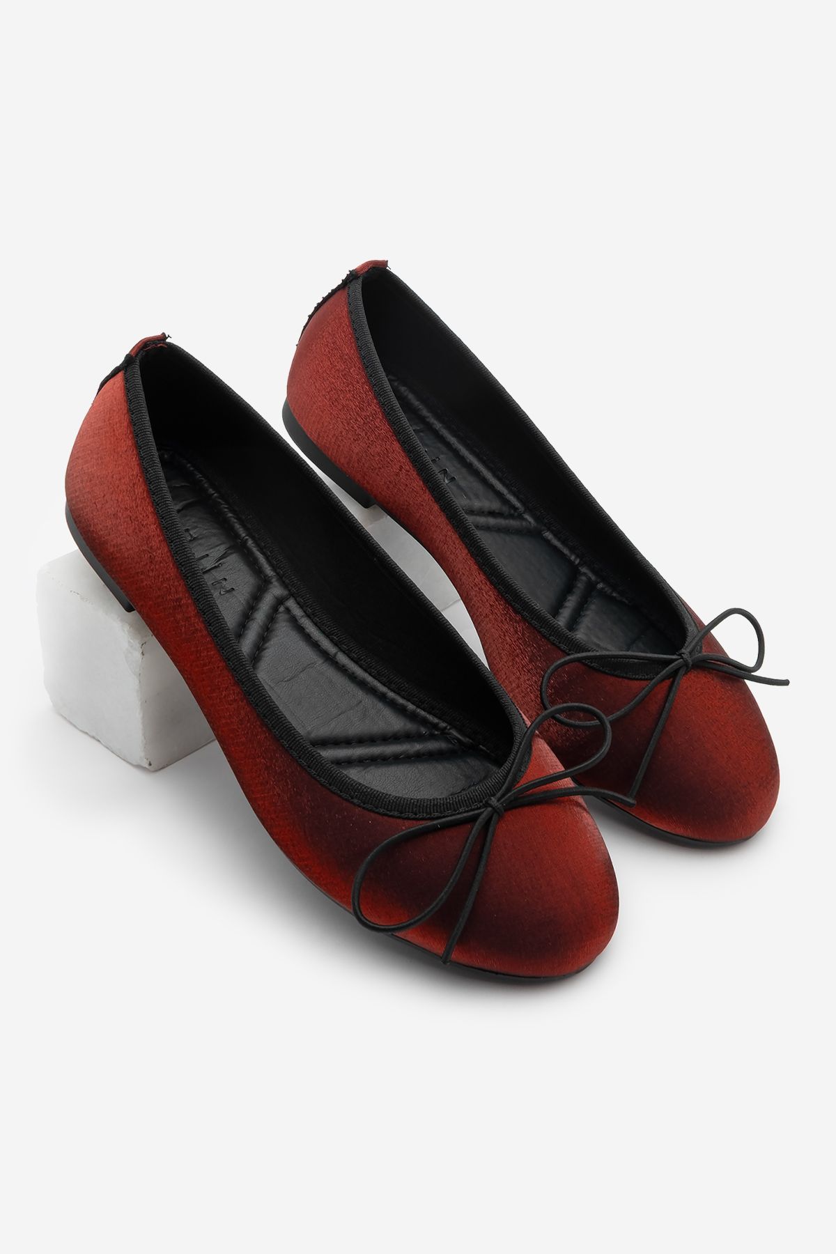 Marjin-Baleriny damskie Claret Red Satin - kokarda Tovran 1