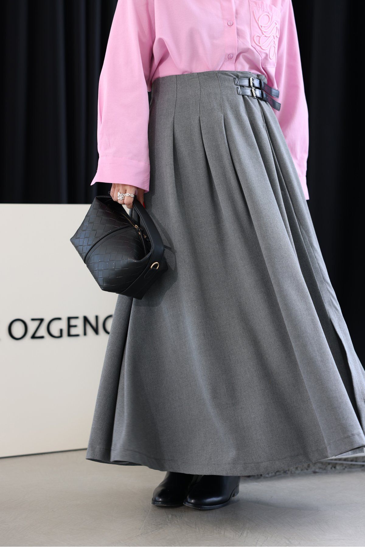 Özge Özgenç-Deep Slit Long Skirt with Belt Detail 4