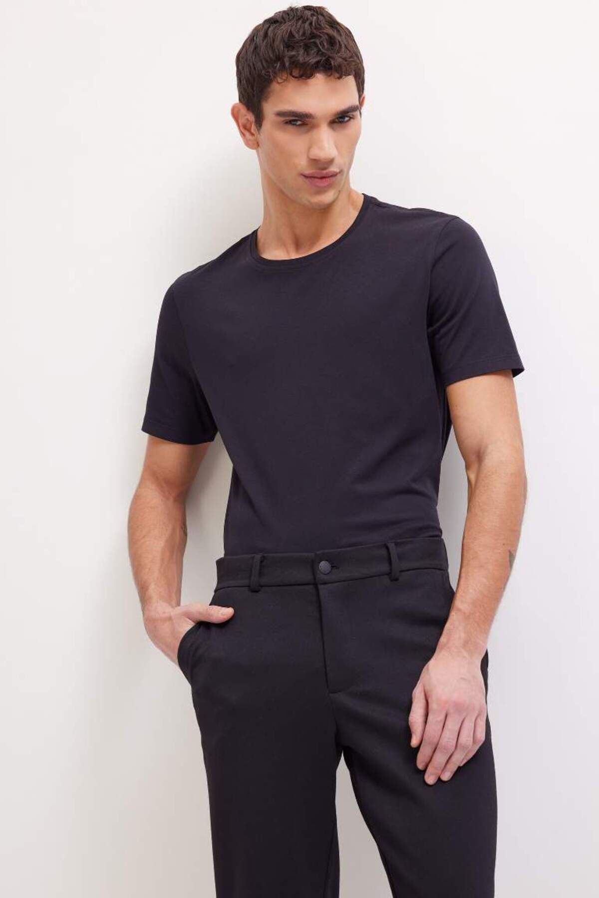 DeFacto Yeni Sezon Slim Fit Dar Kesim Bisiklet Yaka Modal Karışımlı Pamuklu Basic Düz Kısa